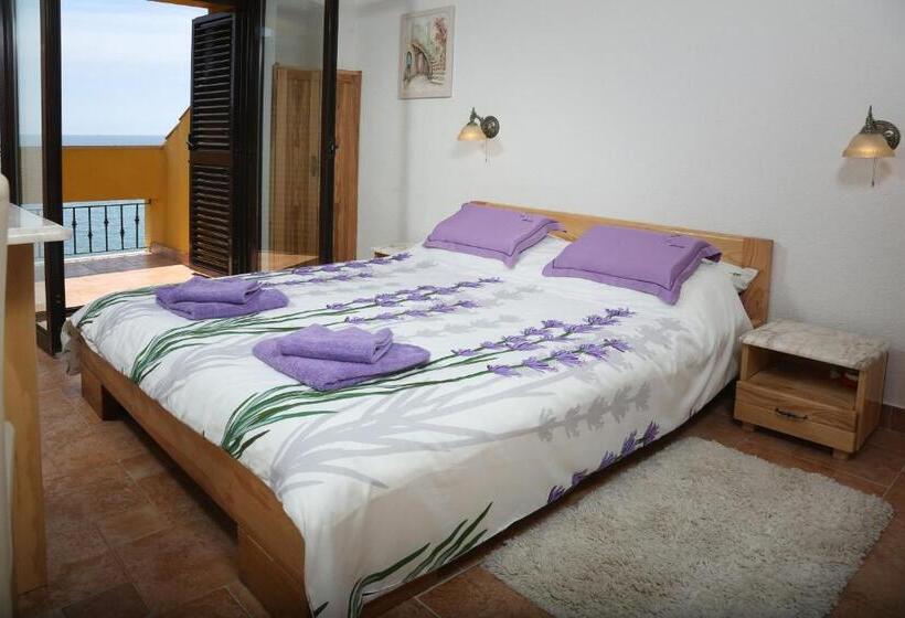 Quarto Estandar Vista Mar com Sacada, Rooms Figarola