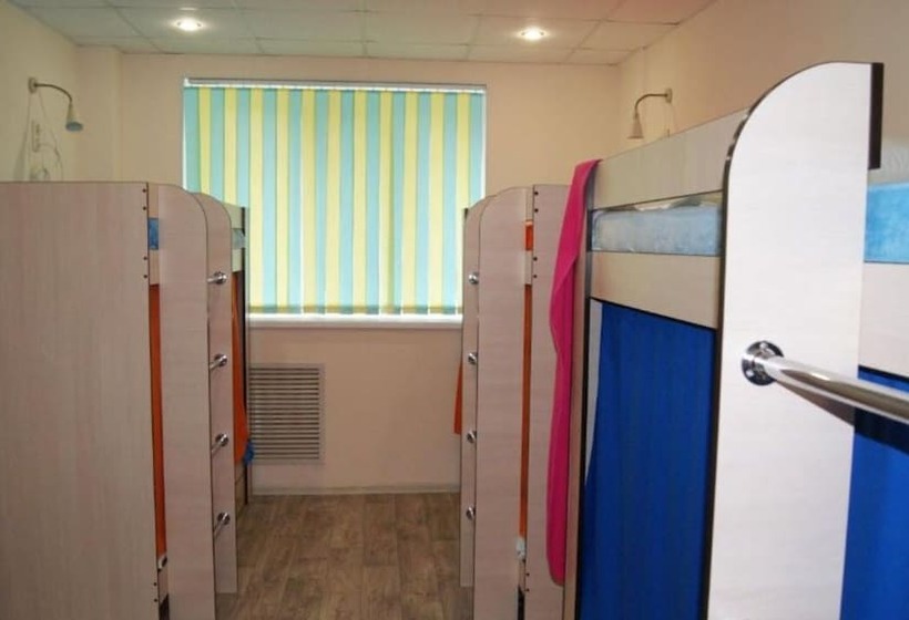 تختخواب در اتاق مشترک, Hostel Fox Hole