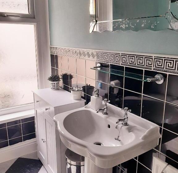Номер Economy Индивидуальный, Tŷ Selah, Rugby Ave, Neath
