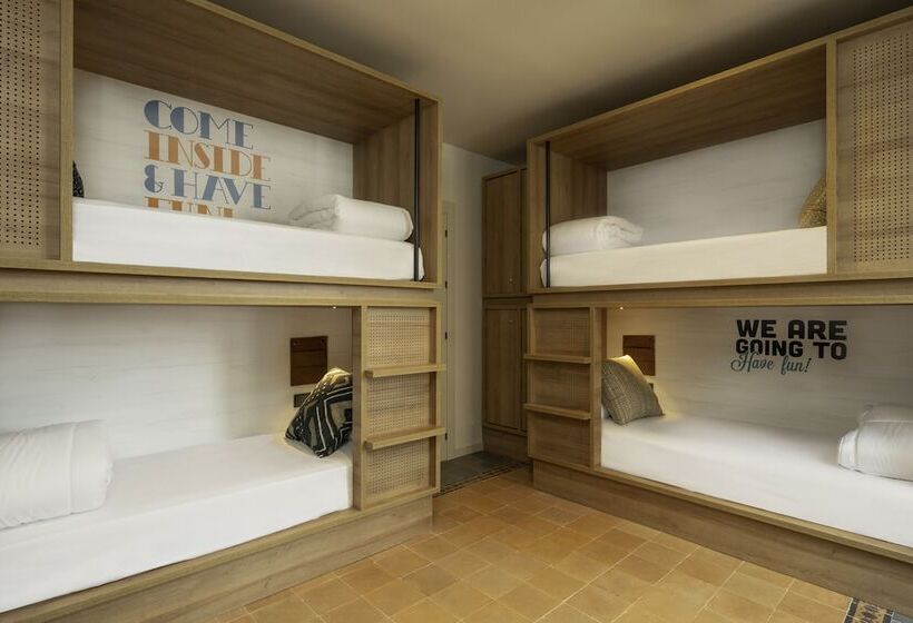 اتاق خانوادگی, Toc Hostel Granada