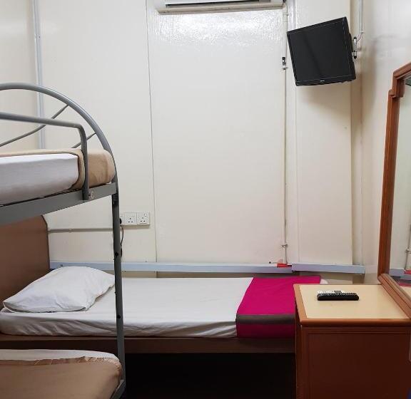 اتاق استاندارد سه تخته با سرویس بهداشتی مشترک, Meera Heritage Motel