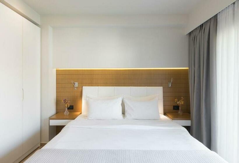 Quarto deluxe, San Panteleimon