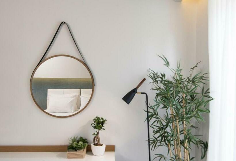 Quarto deluxe, San Panteleimon