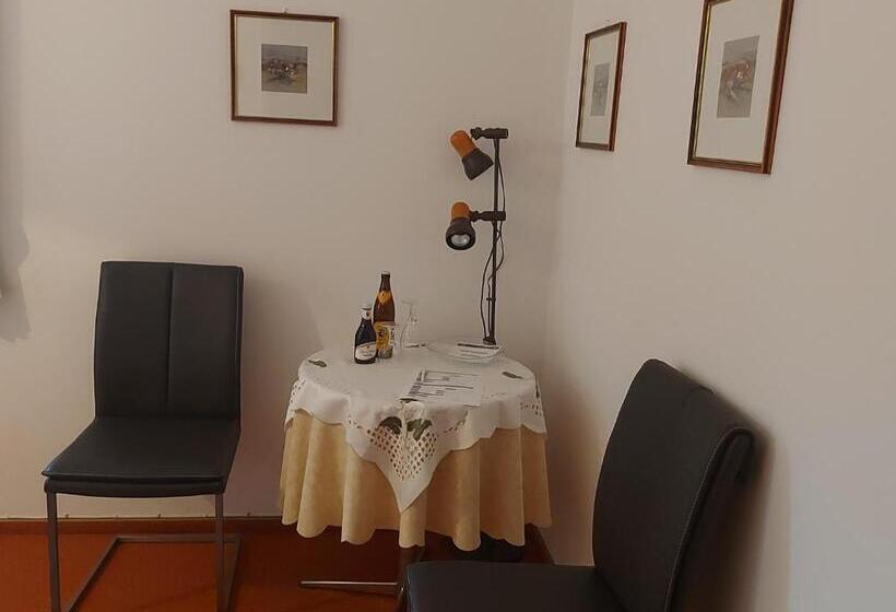 Quarto Estandar, Landhaus Weiß