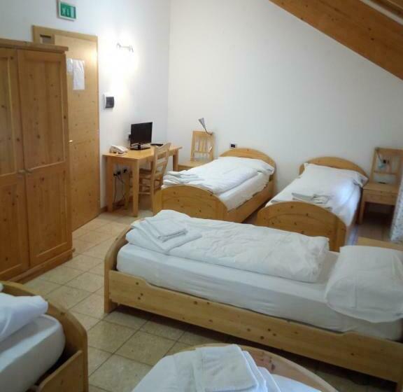 4인용 스탠다드 룸, Taxus Hostel