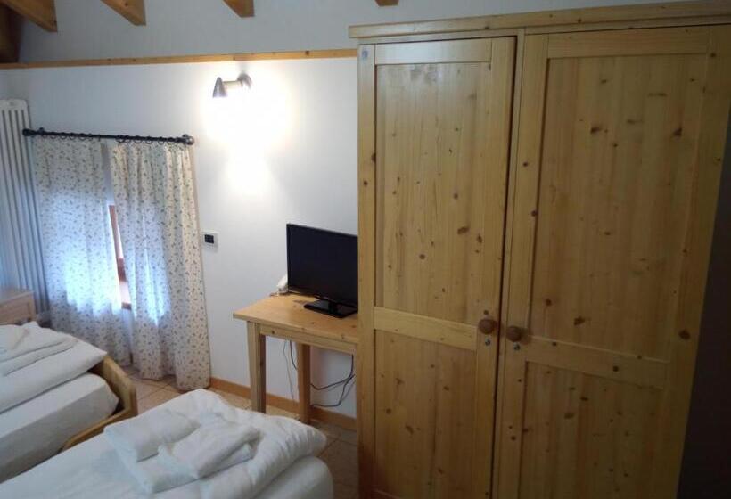 디럭스 룸, Taxus Hostel