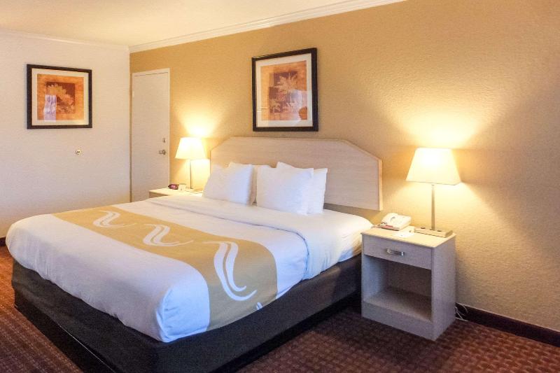 Номер Стандарт, Quality Inn & Suites Lake Havasu City