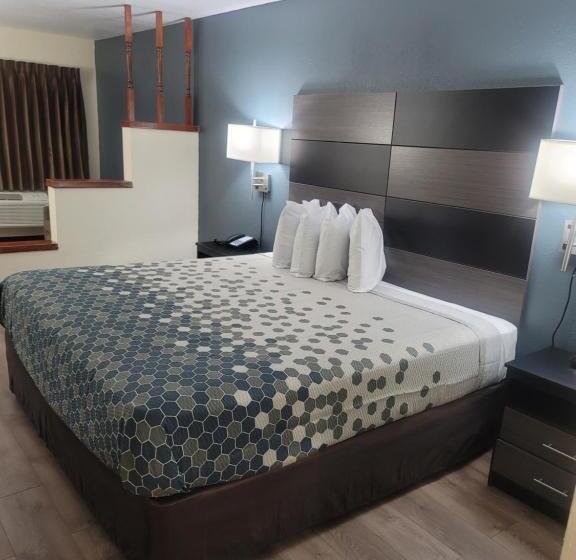 Люкс Кровать Кинг, Econo Lodge Inn & Suites Downtown San Antonio Riverwalk Area