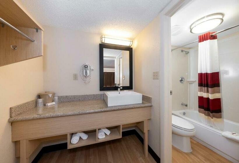 Номер Superior Кровать Кинг, Red Roof Inn Plus+ & Suites Naples Downtown 5th Ave S