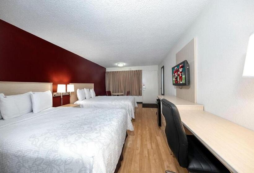 Номер Стандарт 2 Двуспальные Кровати, Red Roof Inn Plus+ & Suites Naples Downtown 5th Ave S