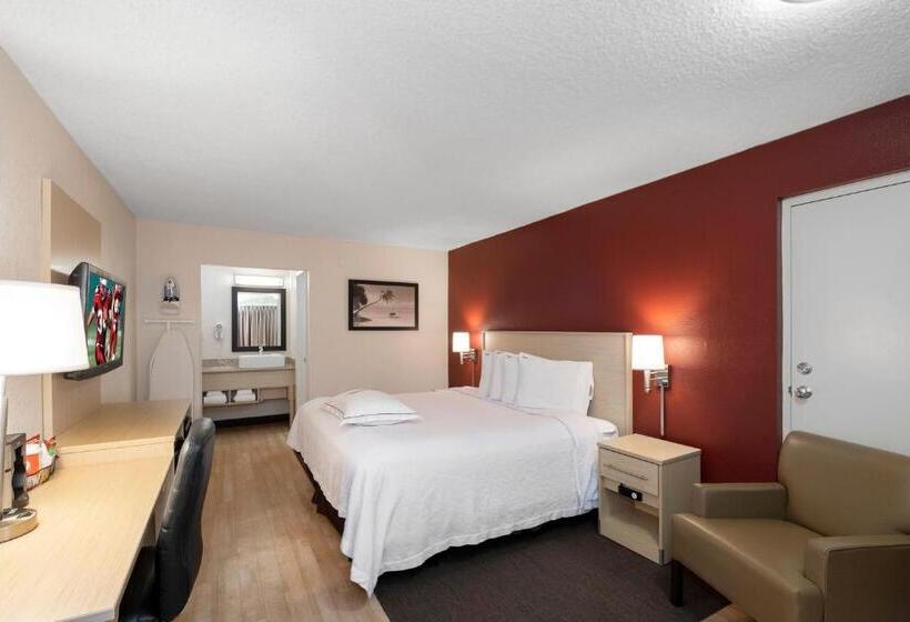 Номер Премиум, Red Roof Inn Plus+ & Suites Naples Downtown 5th Ave S