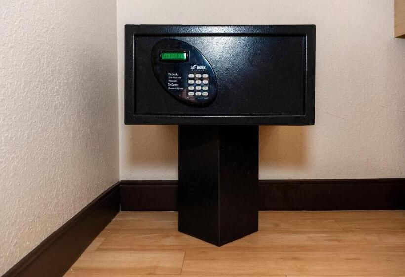 Номер Стандарт Кровать Кинг Адаптированный для Инвалидов, Red Roof Inn Plus+ & Suites Naples Downtown 5th Ave S