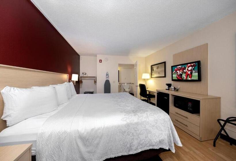 Номер Стандарт Кровать Кинг Адаптированный для Инвалидов, Red Roof Inn Plus+ & Suites Naples Downtown 5th Ave S