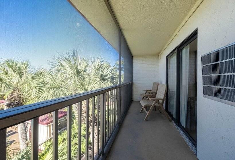 Номер Стандарт 2 Двуспальные Кровати, Red Roof Inn Plus+ & Suites Naples Downtown 5th Ave S