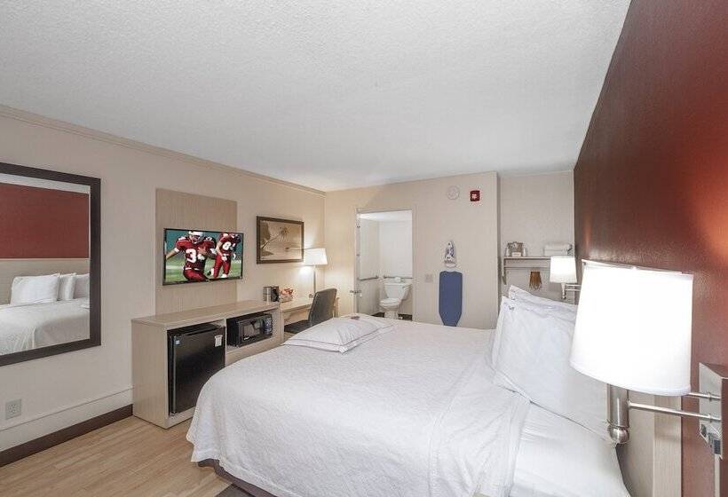 Номер Премиум, Red Roof Inn Plus+ & Suites Naples Downtown 5th Ave S
