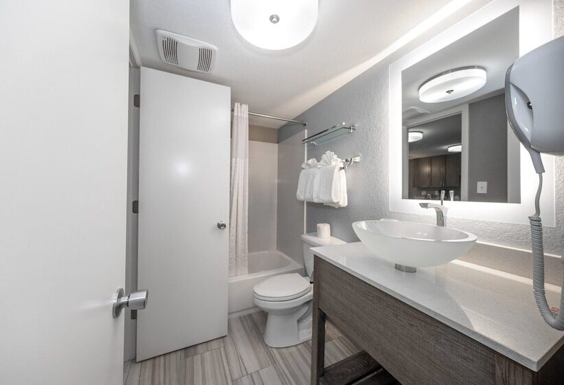 Люкс, Red Roof Inn Plus+ & Suites Naples Downtown 5th Ave S