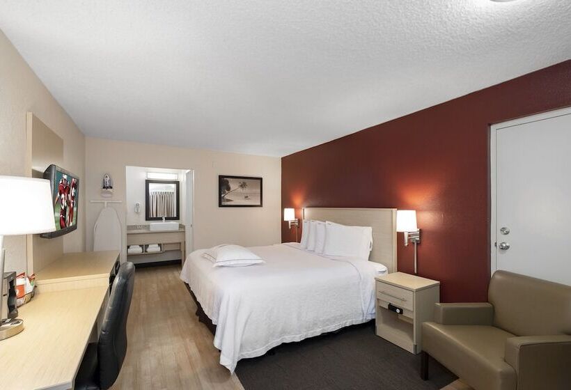 Номер Премиум, Red Roof Inn Plus+ & Suites Naples Downtown 5th Ave S