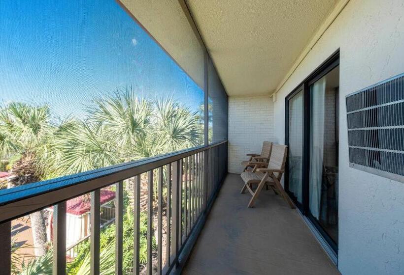 Люкс Адаптированный для Инвалидов, Red Roof Inn Plus+ & Suites Naples Downtown 5th Ave S