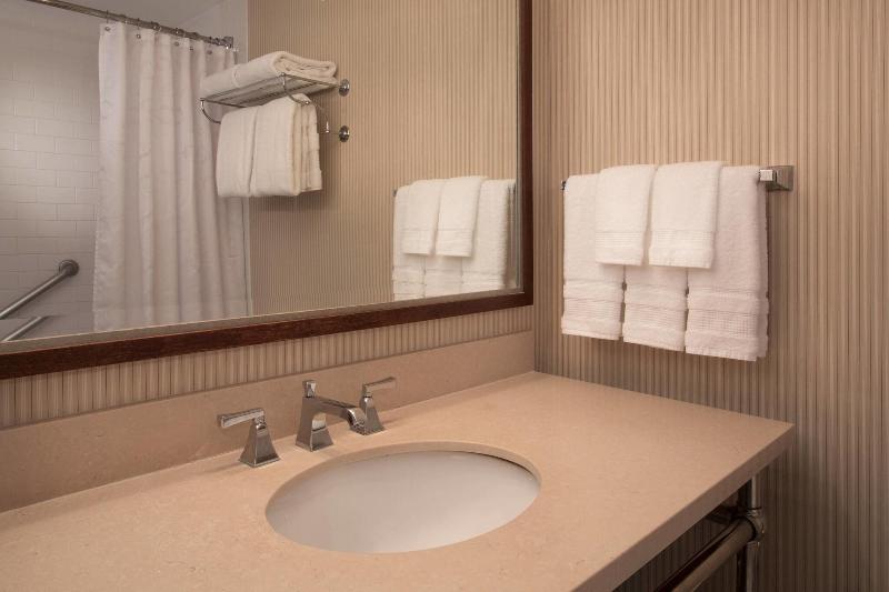 Номер Клуб, Sheraton Louisville Riverside