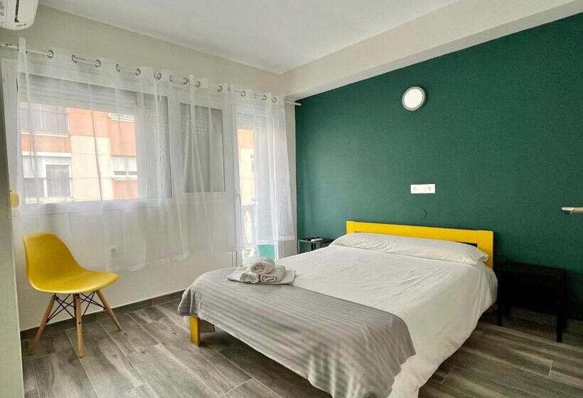 Habitación Estándar con Balcón, New Click & Room