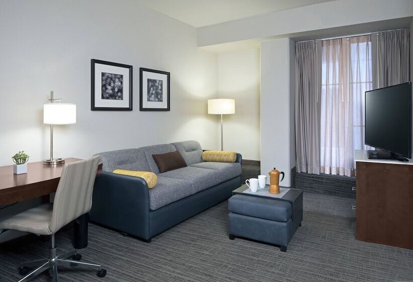 스위트, Burton House, Beverly Hills, A Tribute Portfolio