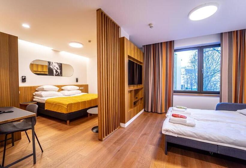 استودیو خانوادگی, Hestia Hotel Kentmanni