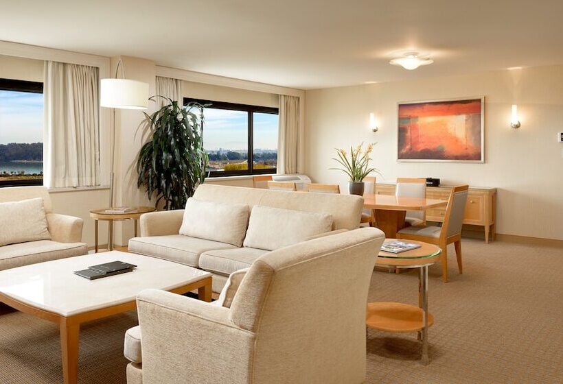 스위트 킹사이즈 침대, Hilton San Francisco Airport Bayfront