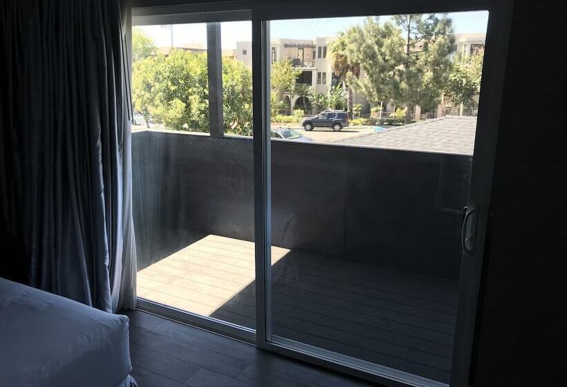 스탠다드 룸 퀸사이즈 침대, Sands Of La Jolla