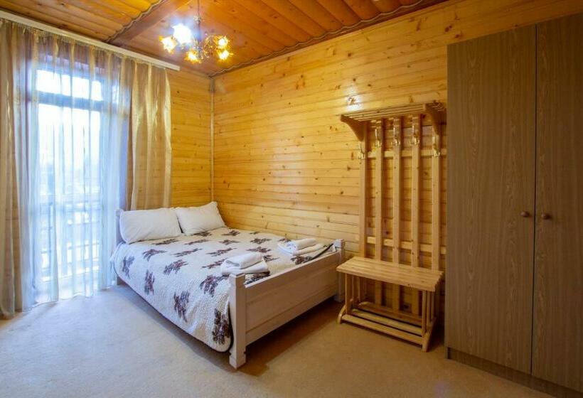3 Bedroom Suite, у мар яни і назара