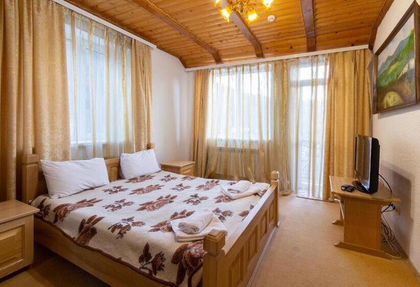 3 Bedroom Suite, у мар яни і назара