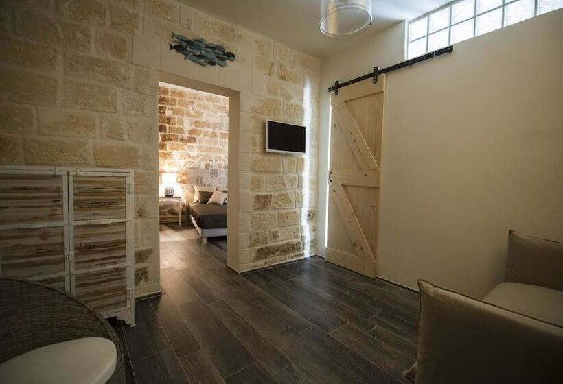 带阳台套房, Home Village B&b