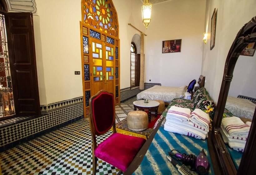 سوییت جونیور, Dar Alami Salaj