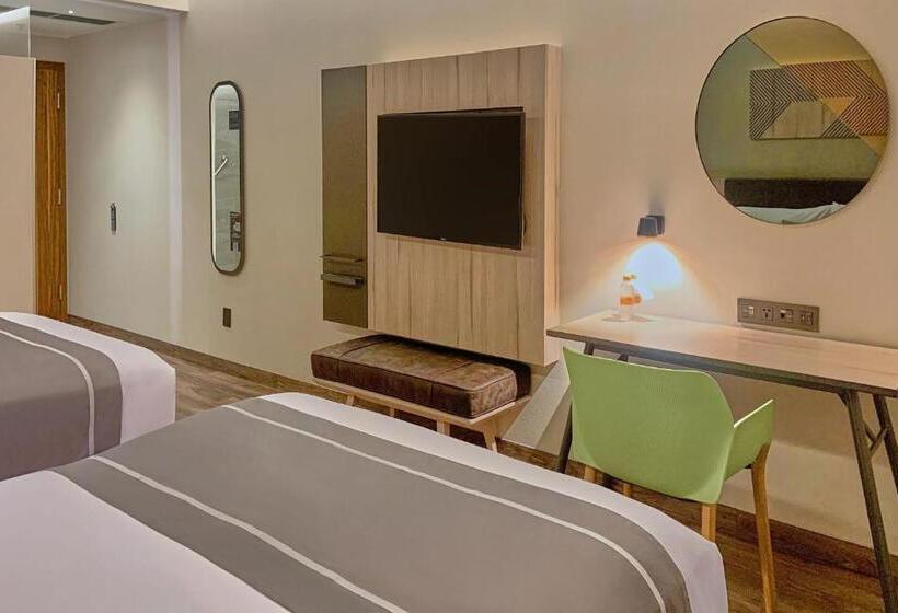 带2个双人床的标准工作室, City Express Plus By Marriott Mexicali