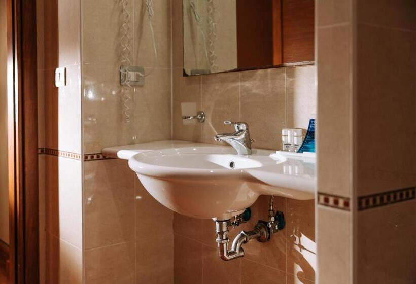 اتاق کلاسیک سه تخته, Valtur Otium Resort