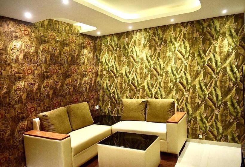 小型套房带阳台, Kesinovo Suites