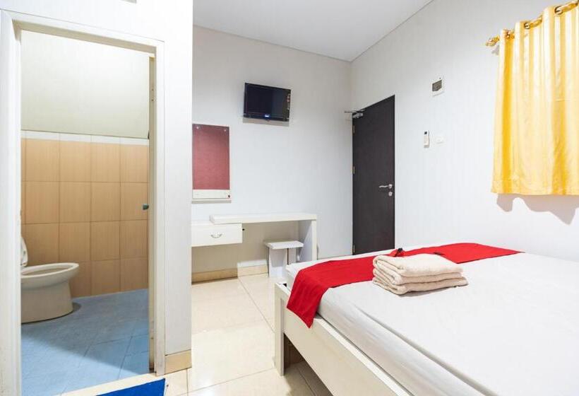 Номер Стандарт, Reddoorz Plus @ Jalan Pumorow Manado
