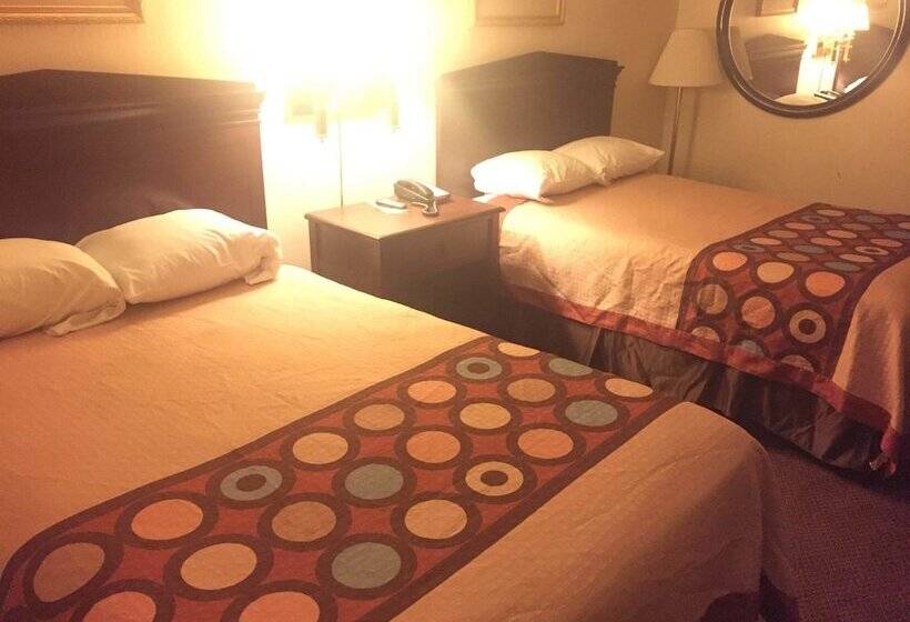 带2个双人床的标准工作室, American Elite Inn