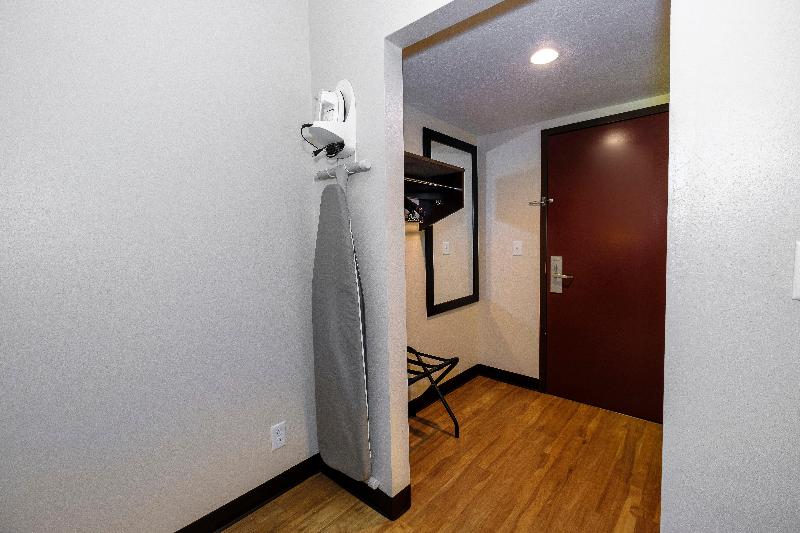 Номер Superior Кровать Кинг, Red Roof Inn Vermillion  U Of South Dakota