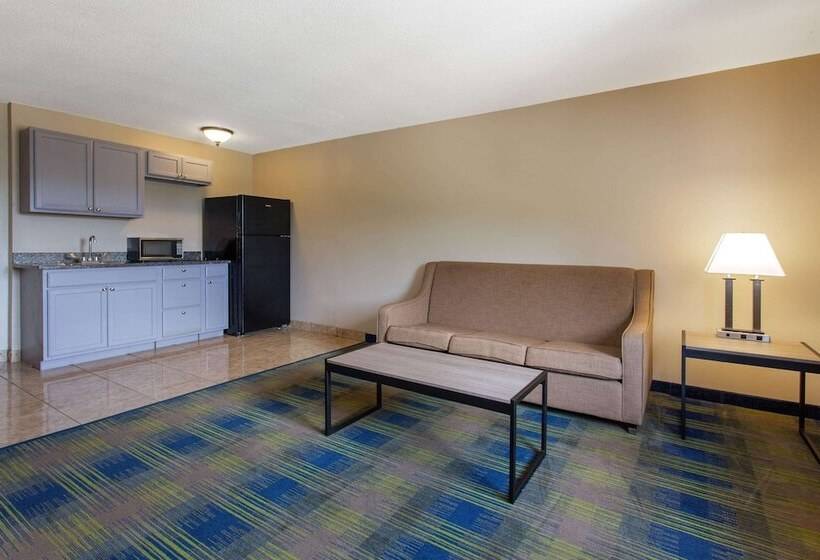 Люкс Кровать Кинг, Super 8 By Wyndham Cromwell/middletown