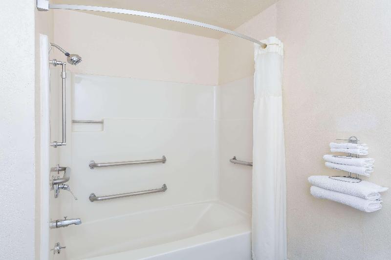 장애인을 위한 킹사이즈 침대 스탠다드 룸, Super 8 By Wyndham Goodyear/phoenix Area