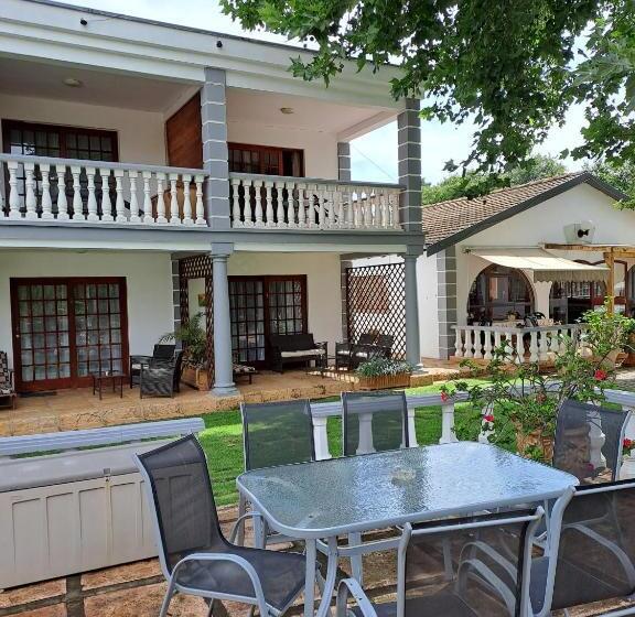 Номер Deluxe с Балконом, Golden Candle Guest House
