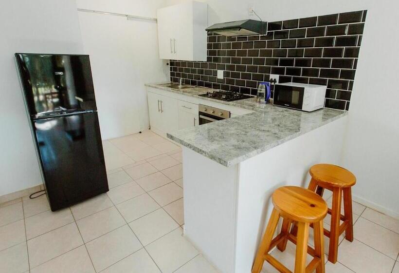 Апартаменты 1 Спальня Вид на Сад, Golden Candle Guest House