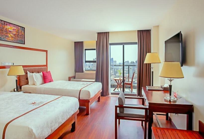 Номер Стандарт с Балконом, Poulo Wai Hotel & Apartment