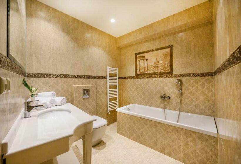 اتاق سوپریور سه تخته, Emerald Suites