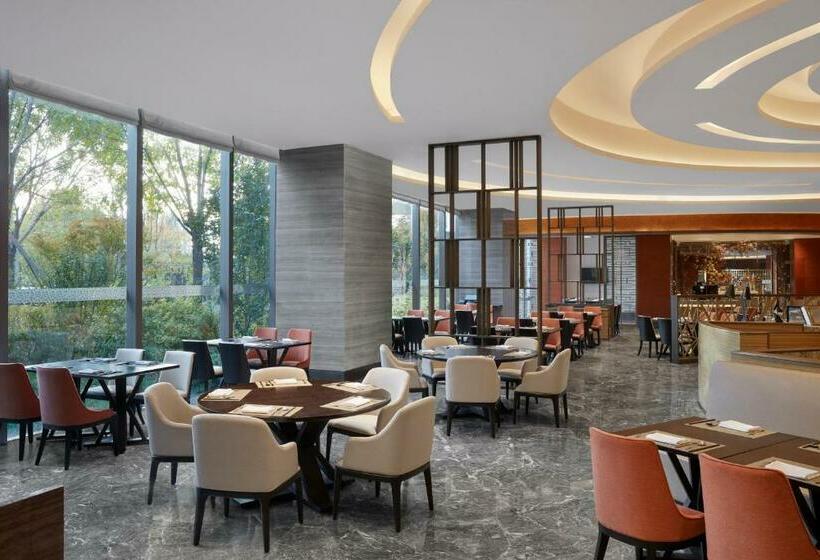 도시전망 디럭스룸 킹침대, Sheraton Beijing Lize