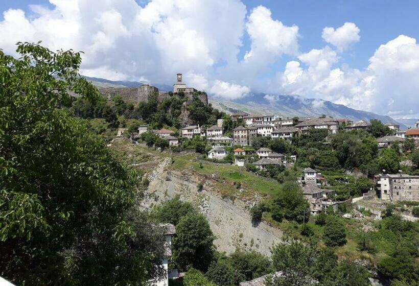 اتاق لوکس با چشم‌انداز, Guest House Argjiro Castle