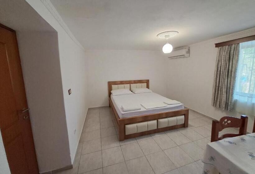 اتاق لوکس با چشم‌انداز, Guest House Argjiro Castle