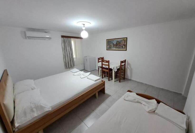 اتاق استاندارد سه نفره, Guest House Argjiro Castle