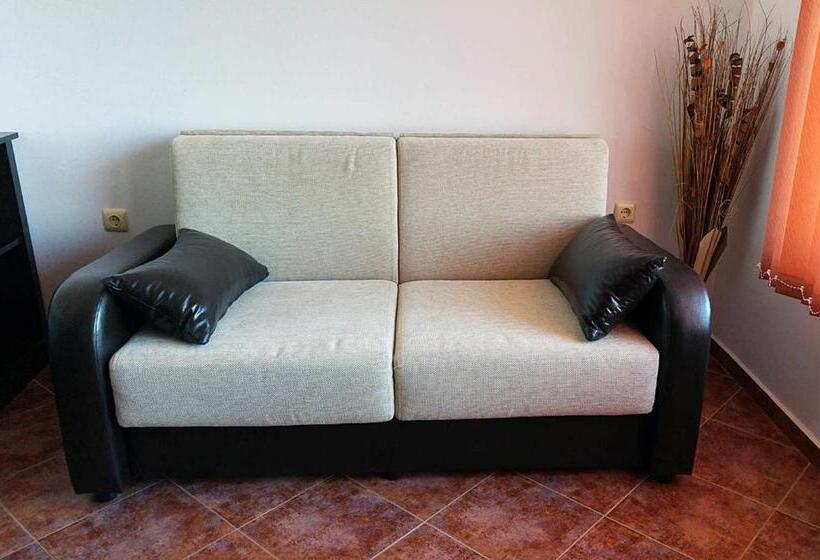 غرفة عائلية, Arkite Complex