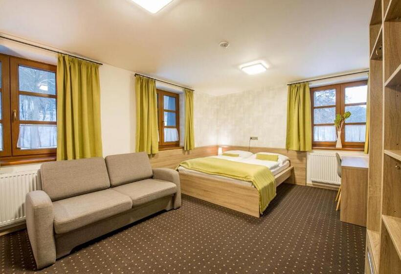 Family Suite, Restaurace A Penzion Bludoveček